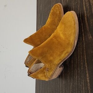 Frye Carson Shootie Low Boot Suade Zippers